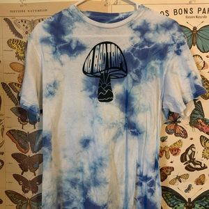 Blue tie/dye with mushroom